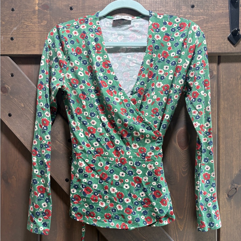 Kettlewell Floral Wrap Top - leaf Green, Red earth autumn size small